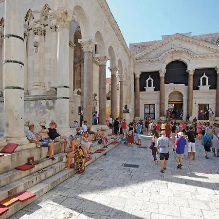 3 Bedroom Cozy In شقة *