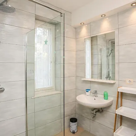 Apartamento 3 Bedroom Nice Apartment In Split